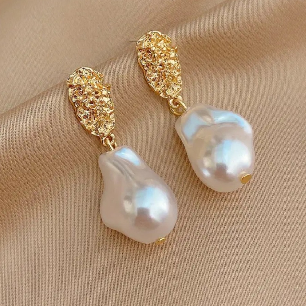 Unique Pleated Geometric Irregular Faux Pearl Earrings with Golden-Tone … - Picture 3 of 3